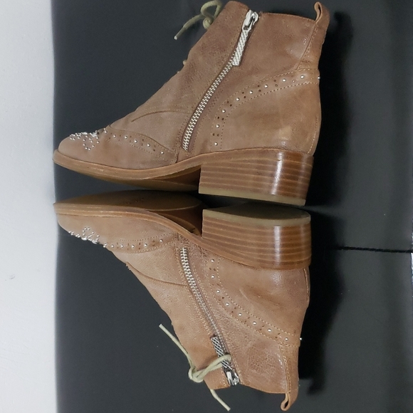 Donald J Pliner Nickki Studded Leather Lace-Up Booties Size 7 - Picture 6 of 15